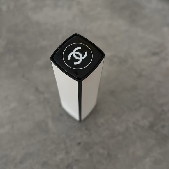 🔔 Limited Edition 🔔 Chanel Nuit Blanc Lipstick (#05:00) - Picture 5 of 8